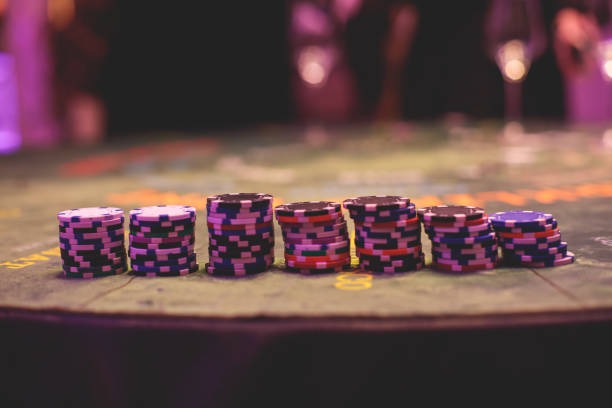 jitutoto mobile app live dealer lobby with roulette and baccarat tables
